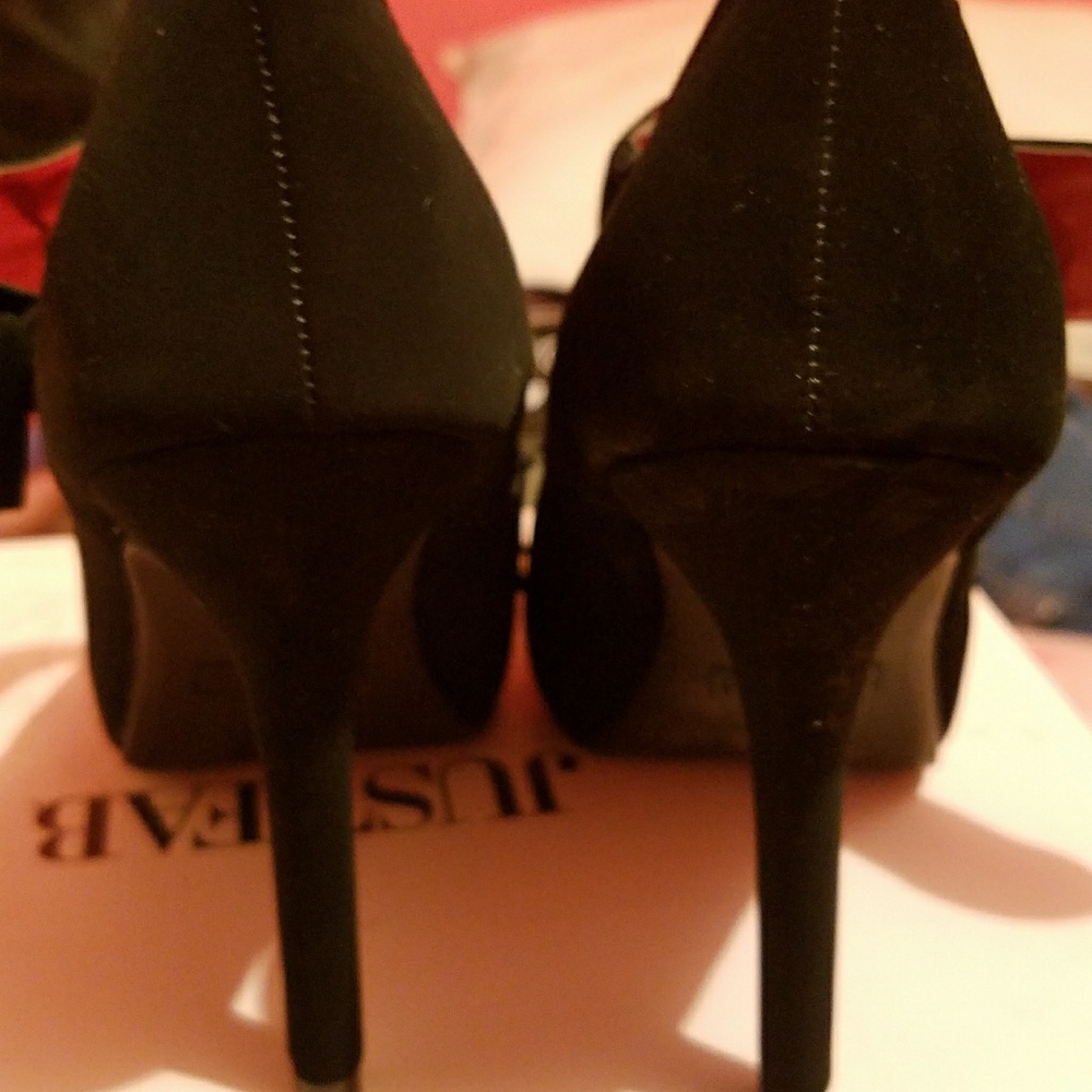 Heels - Picture 3 of 3